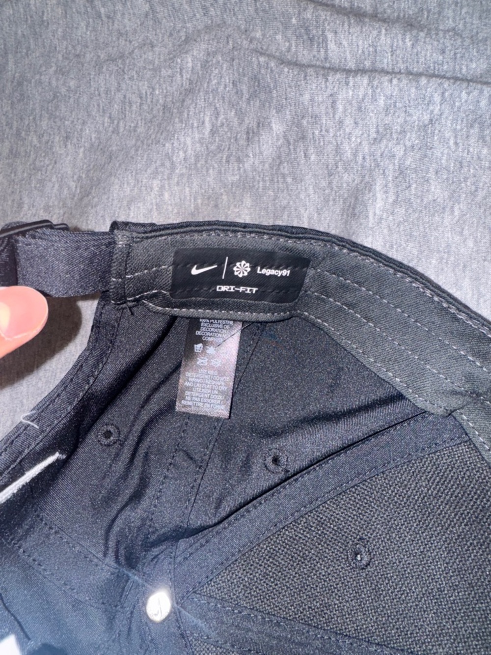 BRAND NEWNike Black Cap with Light Gray Embroidered Mickey - Picture 6 of 6